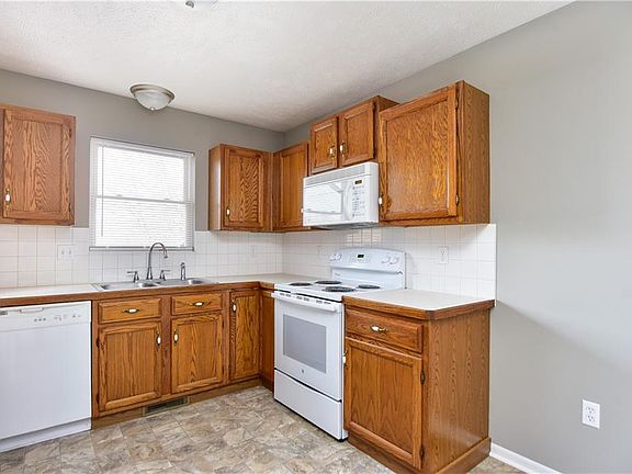 4th image of 518 Essex St