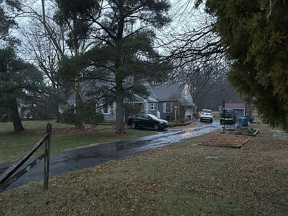 2nd image of 1605 Cedar Hill Rd