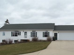 44 Logan St SW, Waukon, IA 52172