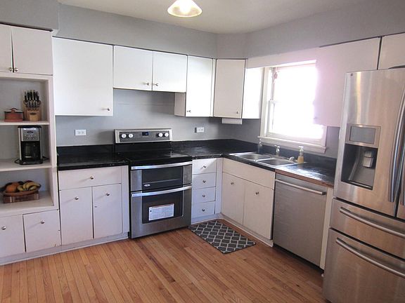 3rd image of 1457 Ashland Ave
