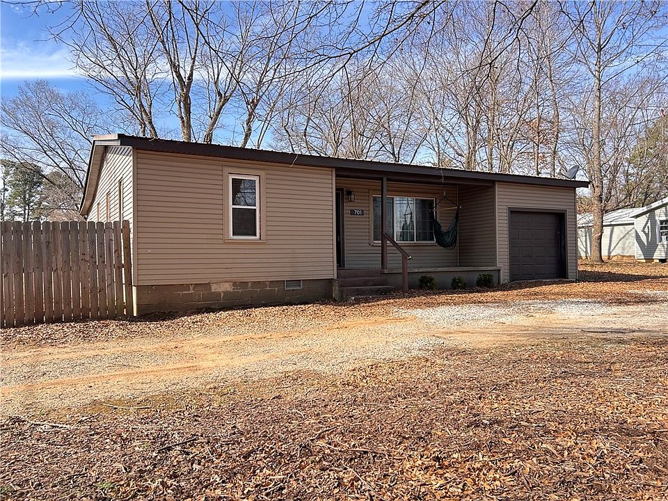 1st image of 701 N Curtis Ave