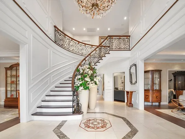 6 Westmoreland Pl Unit Pvt, Little Neck, NY 11363