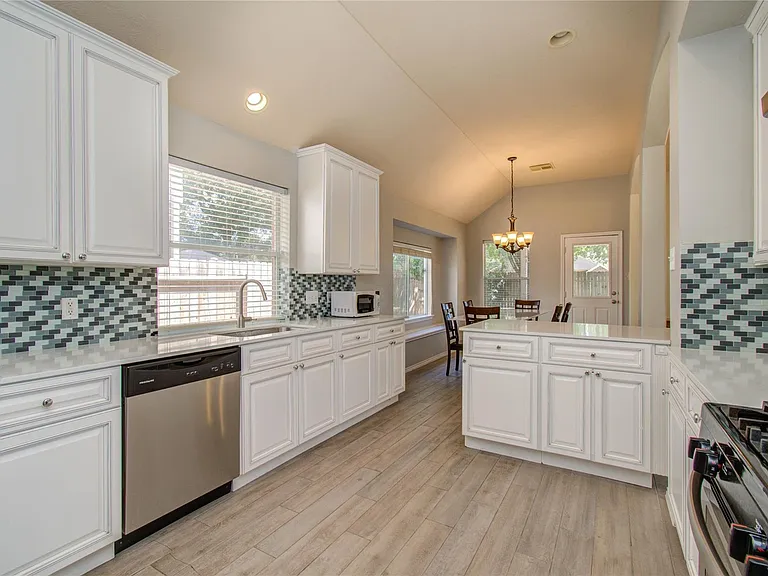 20211 Black Canyon Dr — Photo 14