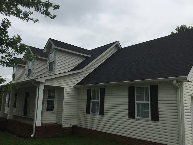 3 bed, 2.5 bath, 2051 sqft, $2,365 — Photo 2