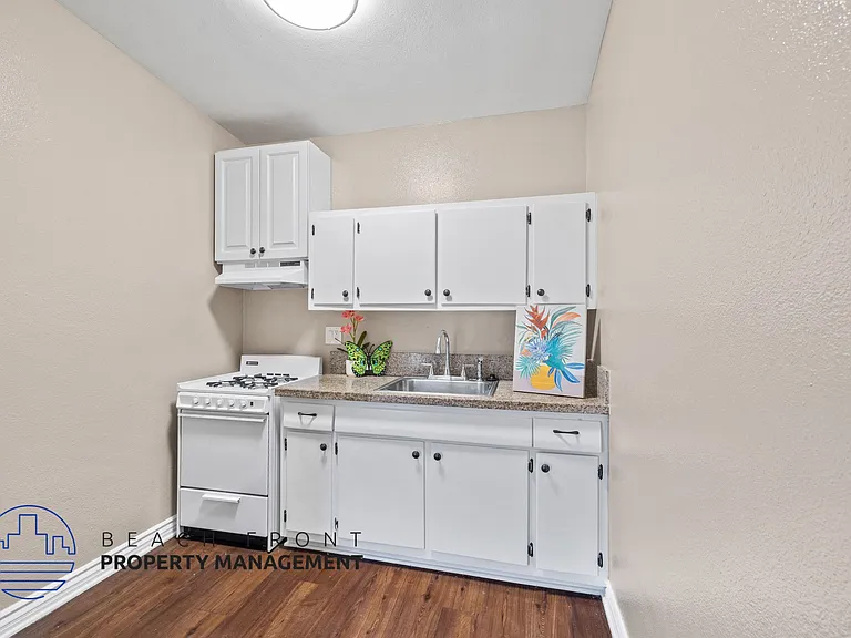 11502-11506 Adco Ave. — Photo 1