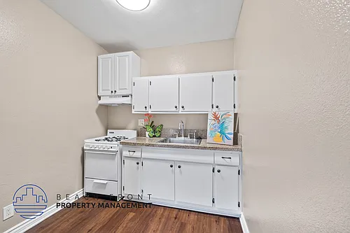 11502-11506 Adco Ave. Photo 1