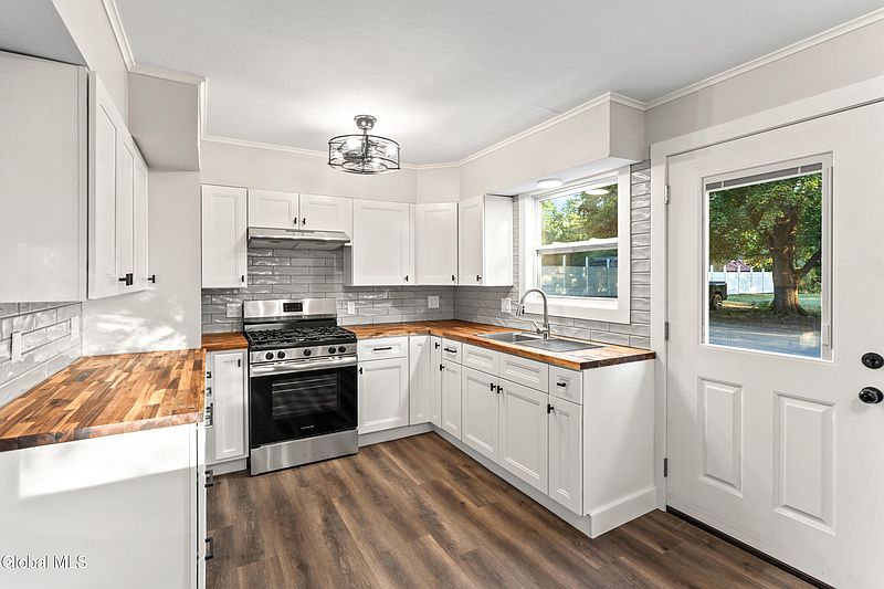 4th image of 184 Moyer Street