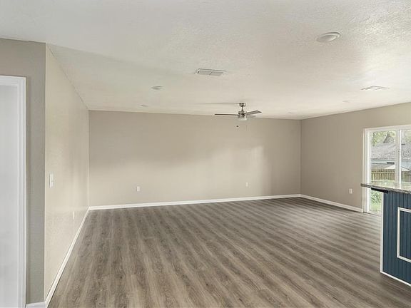 5th image of 439 Corona Del Mar St