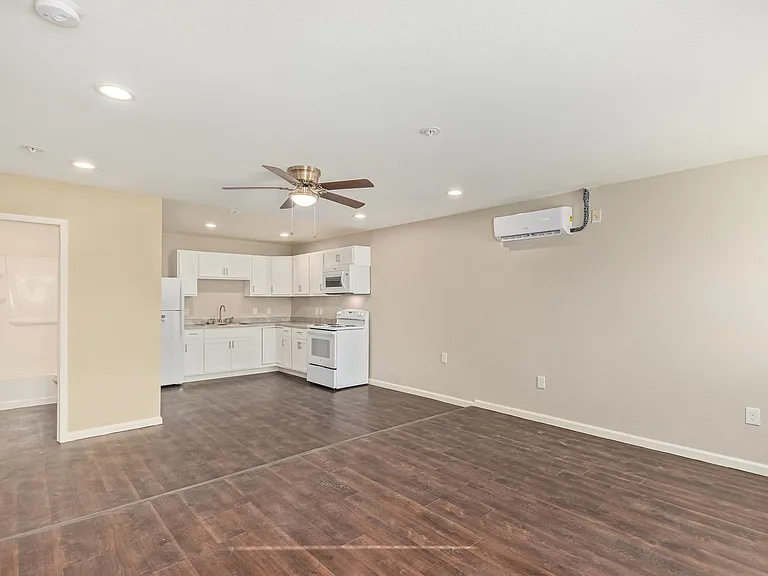 1802 N 26th Pl — Photo 1