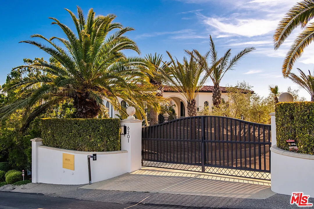 6 bed, 8.0 bath, 7940 sqft, $50,000 — Photo 3