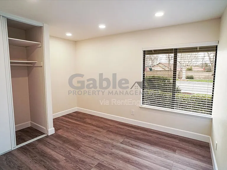 23922 Avenida Entrana — Photo 11