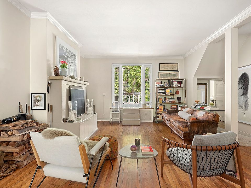 1st image of 19 Vandam St APT 2