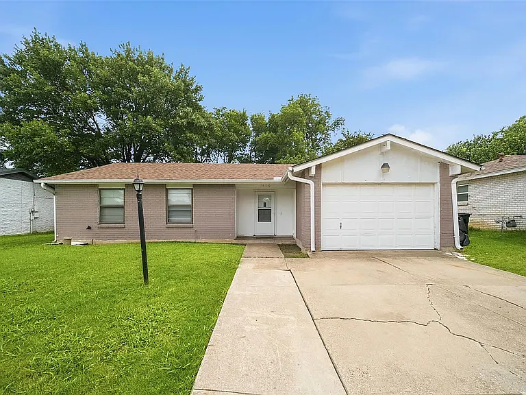 3 bed, 1226 sqft, $2,000 — Photo 1