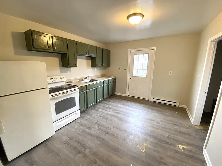 17 Green Ave #D — Photo 6