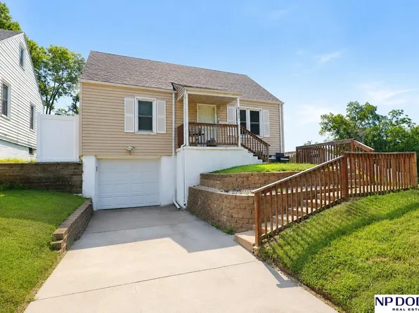 3705 N 40th St, Omaha, NE 68111