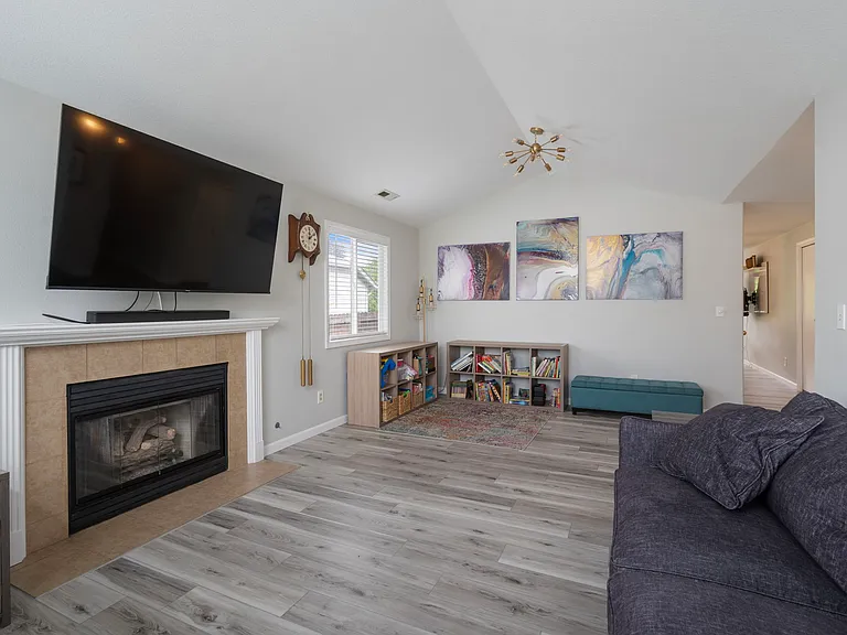 4307 NE 161st Ave — Photo 8