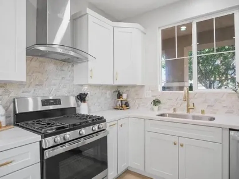 1625 Jardin Way — Photo 4