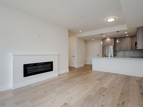 5th image of 7098 Wallace Dr #203