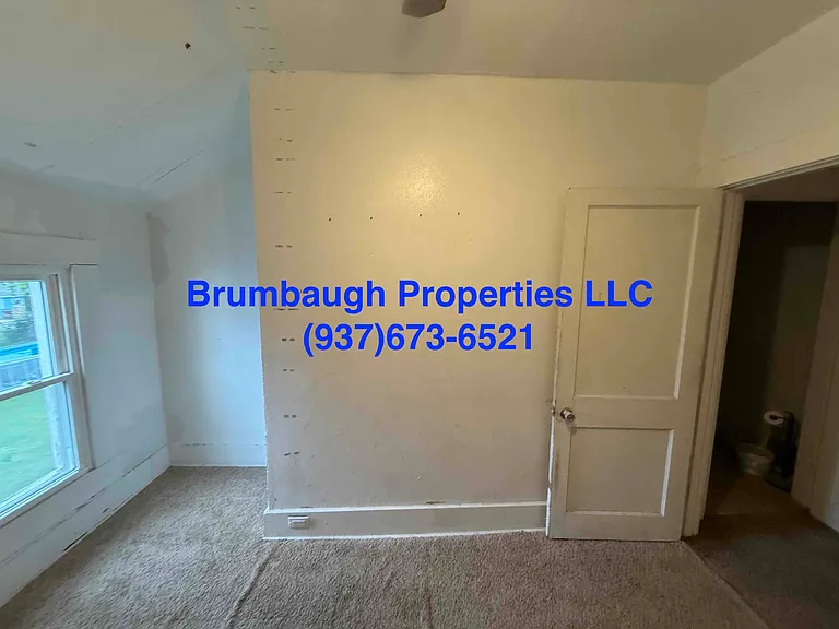 1027 Park Ave — Photo 8
