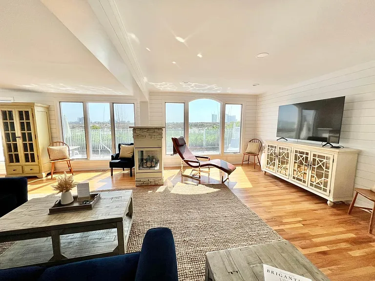 24 Ocean Dr W — Photo 13
