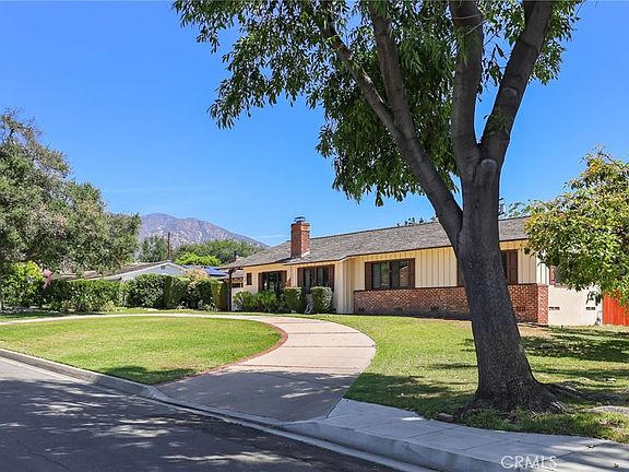 2nd image of 30 Cabrillo Rd