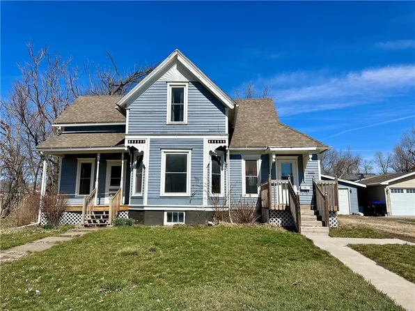 1006 15th St, Belle Plaine, IA 52208