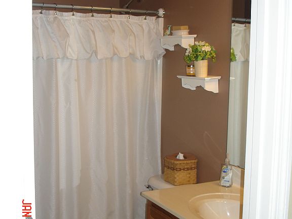 Main Floor Guest Bath