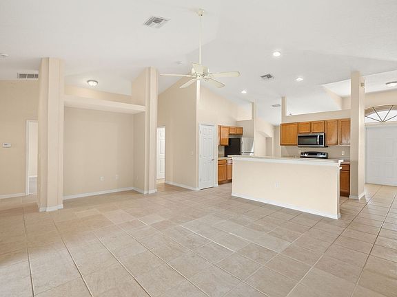 3rd image of 537 NW 13th Ter