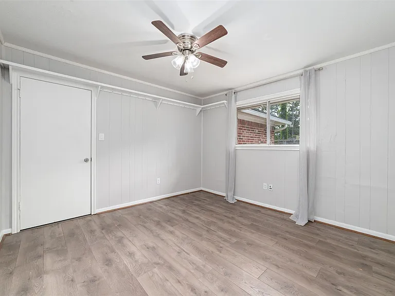 25602 Oakhurst Dr — Photo 9