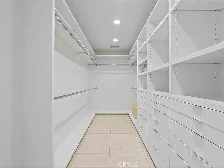 1049 Oak Grove Pl — Photo 25