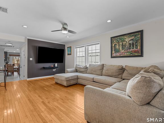 4th image of 21 Hinman Street