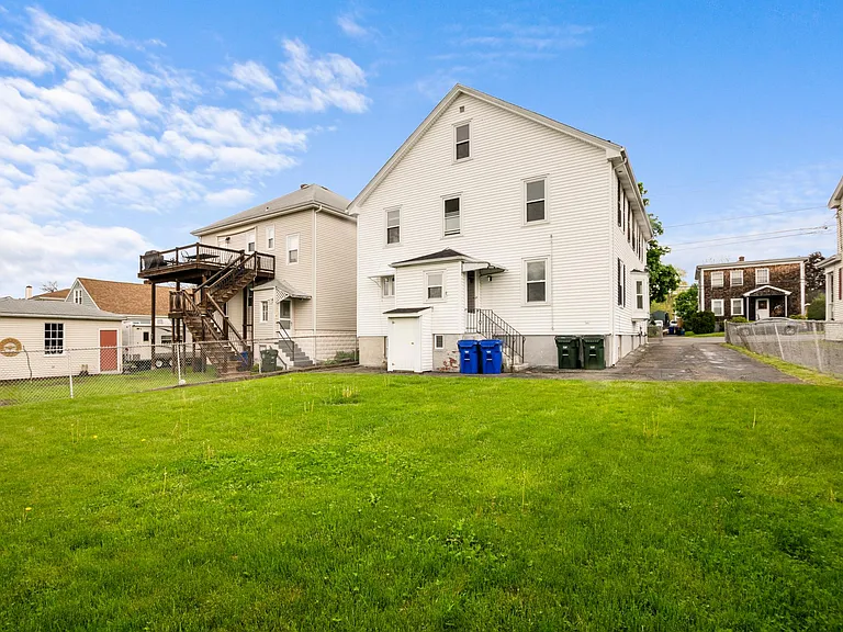 629 Wood St #2 — Photo 4