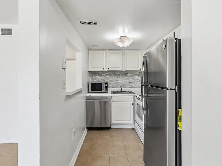2569 N Alafaya Trl #133 — Photo 11