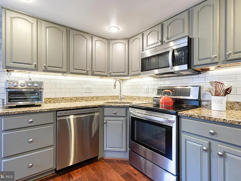 2218 Fleet St — Photo 13
