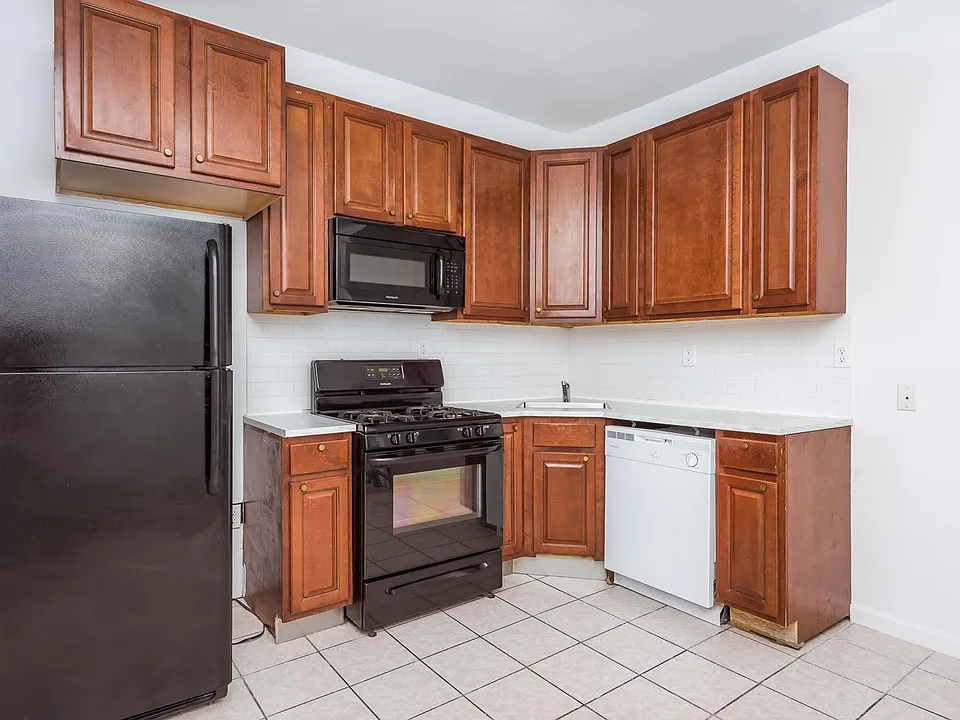 268 Hancock Ave #3R