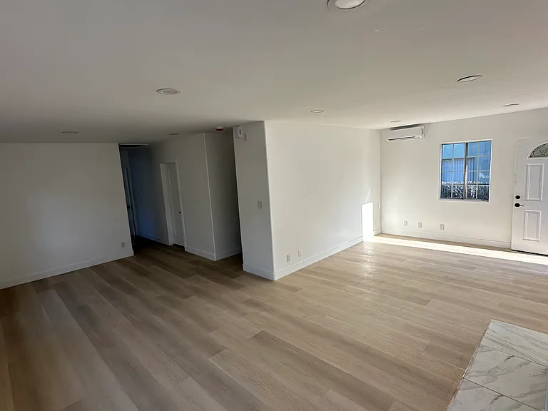 1182 N Kingsley Dr #1/2 — Photo 3