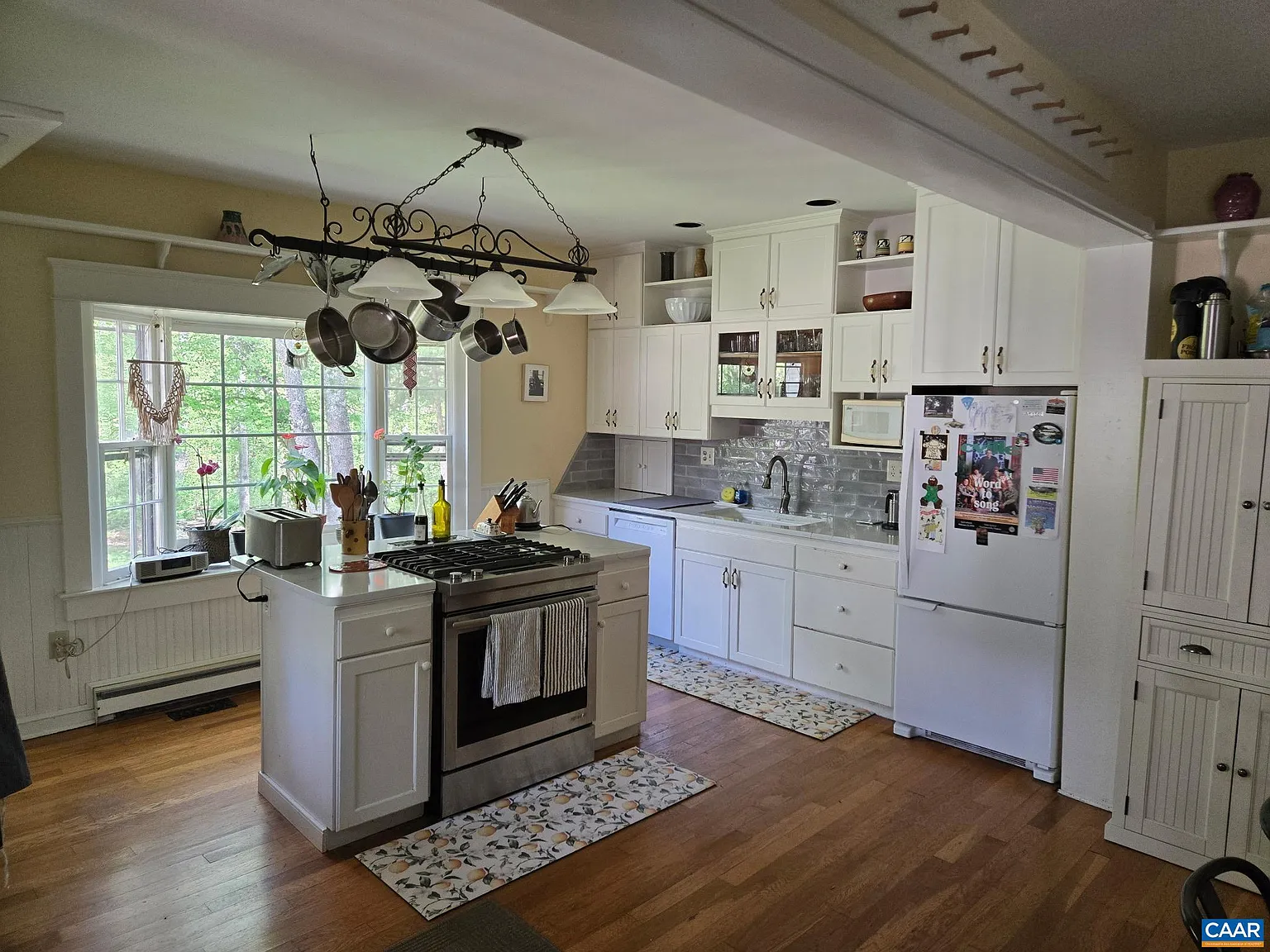 4 bed, 3.0 bath, 2439 sqft, $2,950 — Photo 4