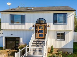 2569 Seminole Ave, Seaford, NY 11783