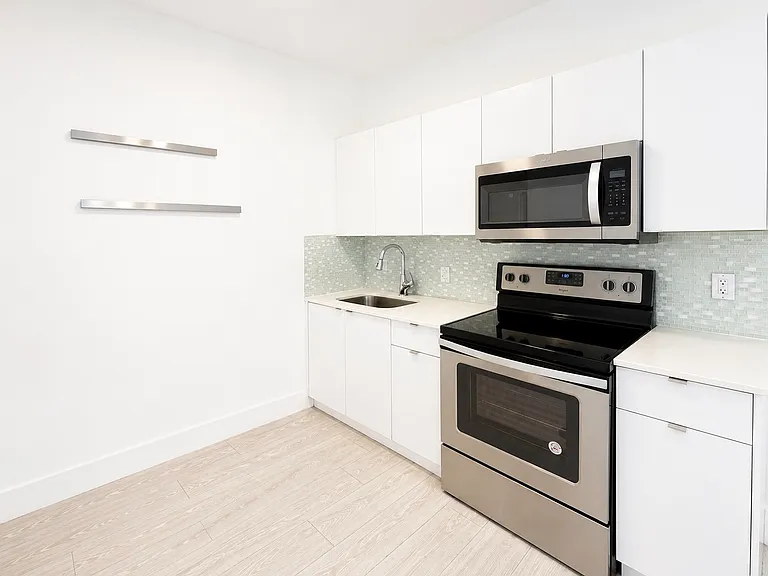 6918 Bay Dr — Photo 8