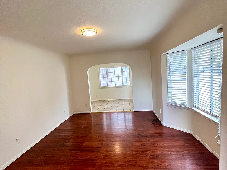 505 Edgewood St — Photo 10