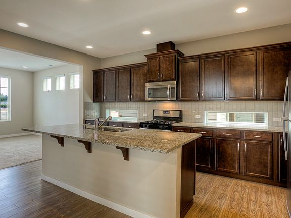 4th image of 610 Sandalwood Dr SW