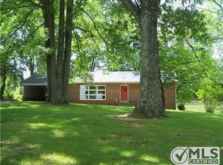 112 S West St, Decaturville, TN 38329