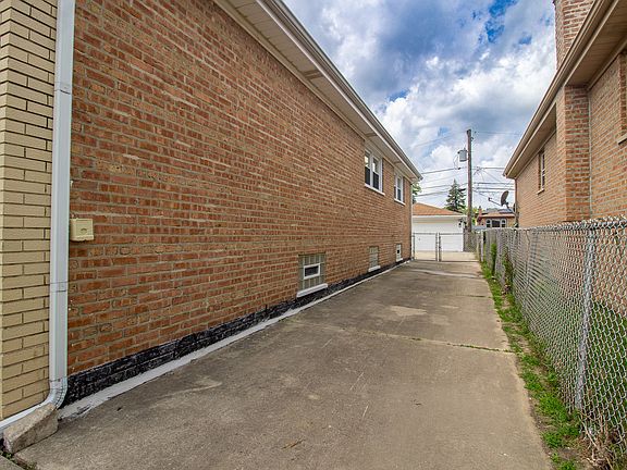 4th image of 408 Bensley Ave