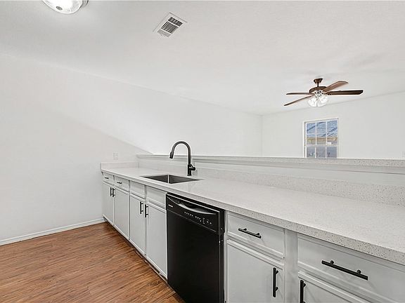 5th image of 3308 SW Victoria Pl APT 1 & 2