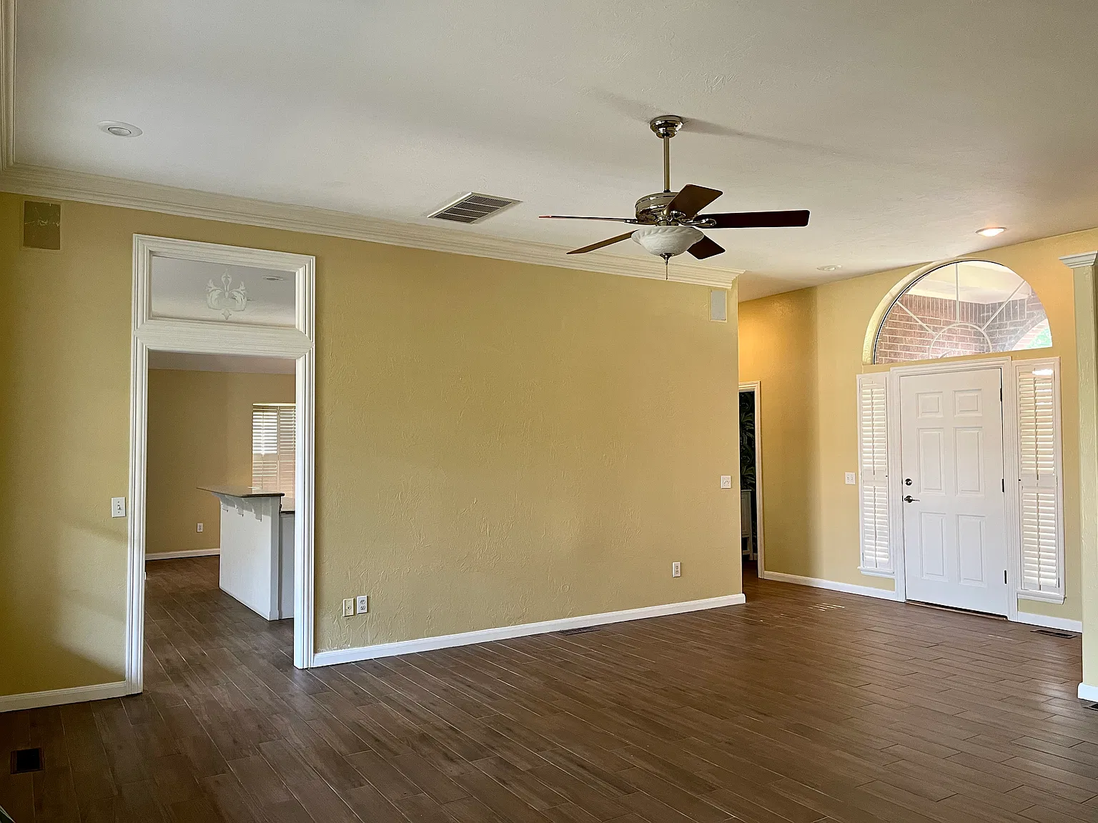 3 bed, 2.5 bath, 2331 sqft, $2,300 — Photo 4