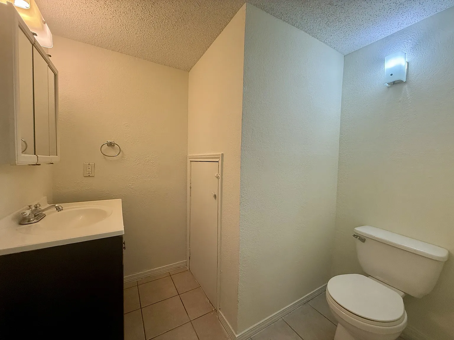 2057 West Walnut Street - A — Photo 4