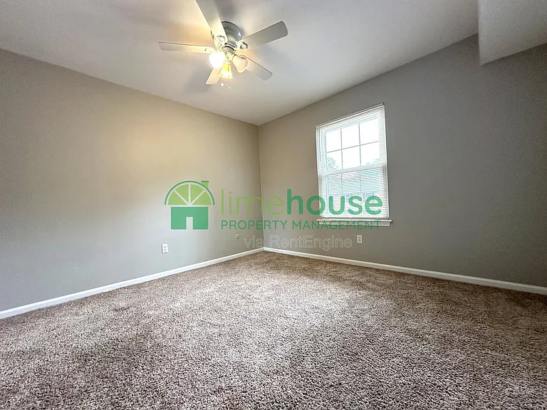 1009 Barclay Sq — Photo 14