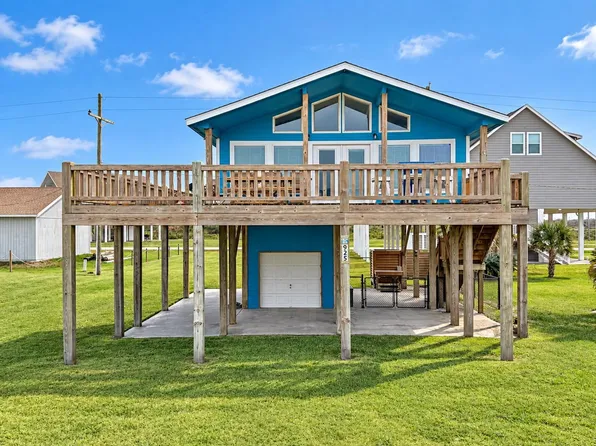 925 S Honeysuckle Dr, Pt Bolivar, TX 77650