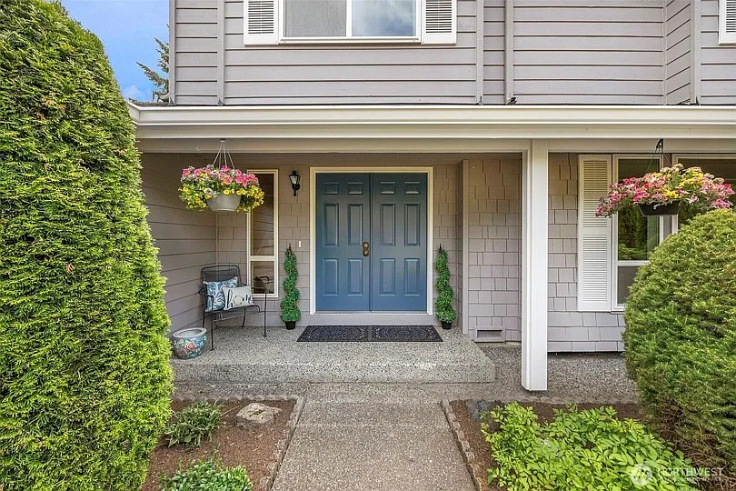 4 bed, 2.5 bath, 1943 sqft, $3,725 — Photo 2