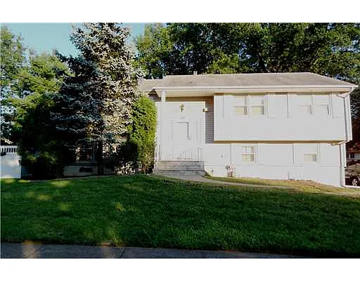 23 Whitehall Ave photo 1